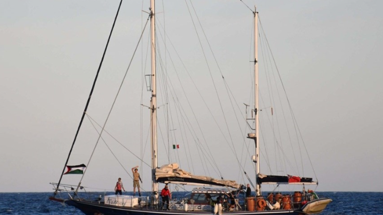 Greta Thunberg se u jedrenjaku približava Gazi