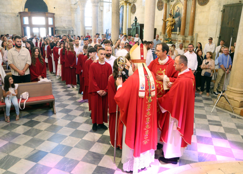 Fotografija 1 - Svečano proslavljena svetkovina Duhova u katedrali sv. Jakova