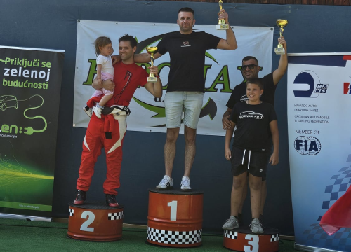 Fotografija 2 - FOTO Vozačima AKK Rogoznica tri medalje na međunarodnoj brdskoj utrci