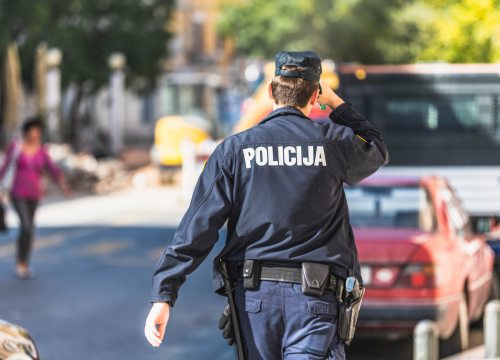 Nepoznati počinitelj u Šibeniku oštetio automobil 47-godišnjem Ukrajincu