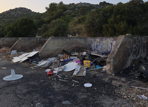 Fotografija 7 - FOTO Dok čekamo hotele, stanove i dvoranu, na Batiželama niknulo divlje odlagalište otpada