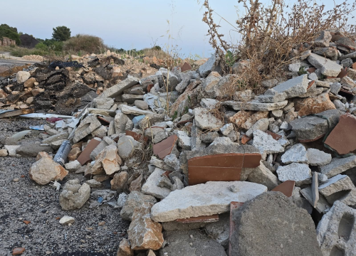 Fotografija 3 - FOTO Dok čekamo hotele, stanove i dvoranu, na Batiželama niknulo divlje odlagalište otpada