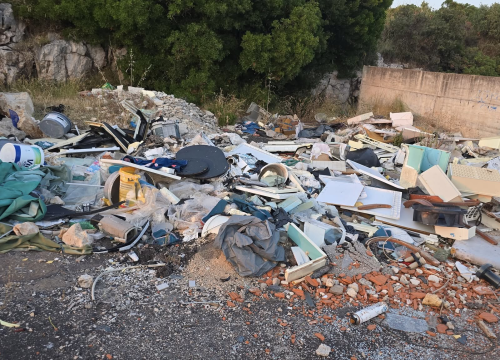 Fotografija 6 - FOTO Dok čekamo hotele, stanove i dvoranu, na Batiželama niknulo divlje odlagalište otpada