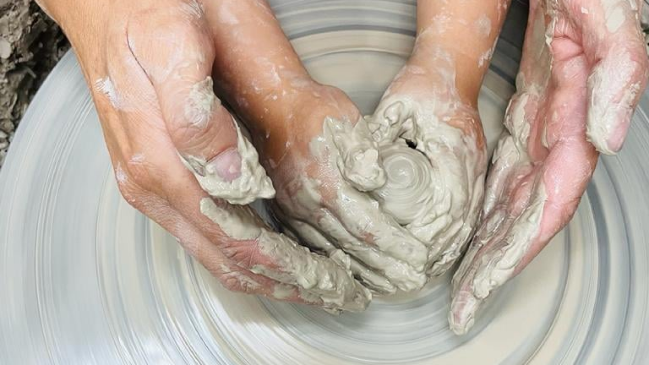 U sporom ritmu otoka i lončarskog kola Daliborka Škevin u Murteru stvara keramiku s dušom