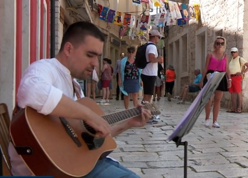 Glazbenik Ivan Milković po šibenskim kalama svira srcem: 'Glazba mi daje krila, a emocija mi je nagrada'