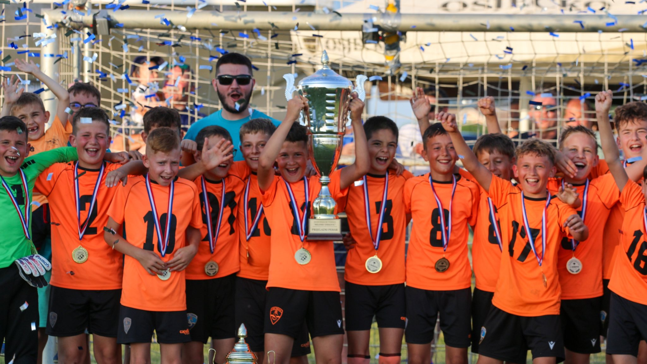 Nogometaši Šibenika U11 osvojili jaki međunarodni turnir u Livani