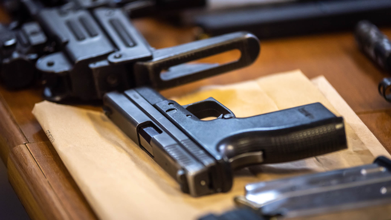 Mina, bombe, strojnice, puške, streljivo... od početka mjeseca građani šibenskoj policiji predali hrpu oružja