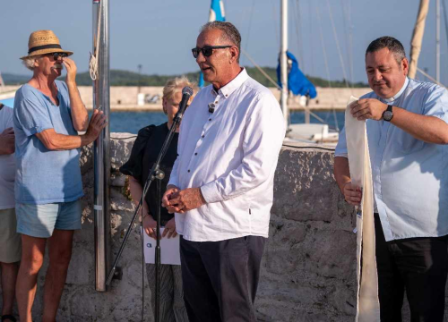 Fotografija 6 - Predstavljen brončani 'Šime': Simbol vodičkih težaka s najljepšim pogledom na more