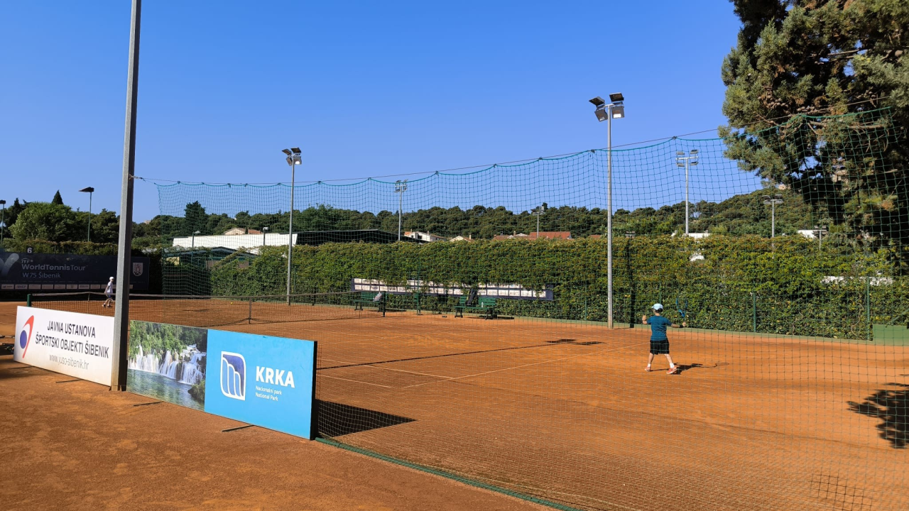 Održan teniski turnir za najmlađe na Šubićevcu:  Prva mjesta za Anu Čatipović i Luku Karamatića, odlični i domaćini