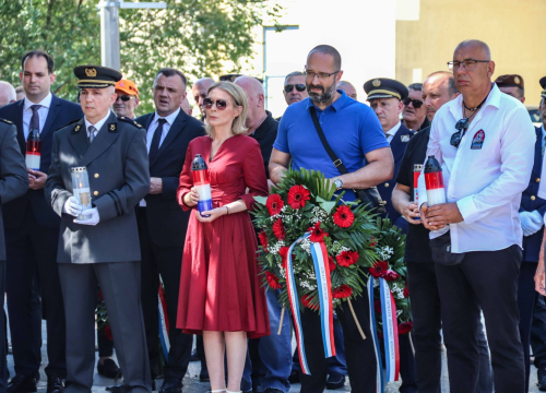 Fotografija 17 - Položeni vijenci na Baldekinu povodom 34. obljetnice osnutka slavne 113. brigade HV
