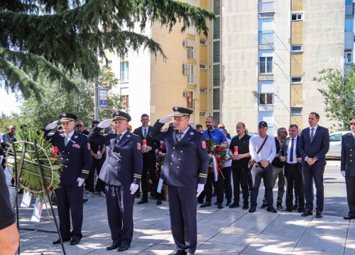 Fotografija 11 - Položeni vijenci na Baldekinu povodom 34. obljetnice osnutka slavne 113. brigade HV