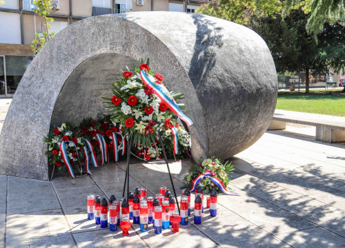 Fotografija 16 - Položeni vijenci na Baldekinu povodom 34. obljetnice osnutka slavne 113. brigade HV