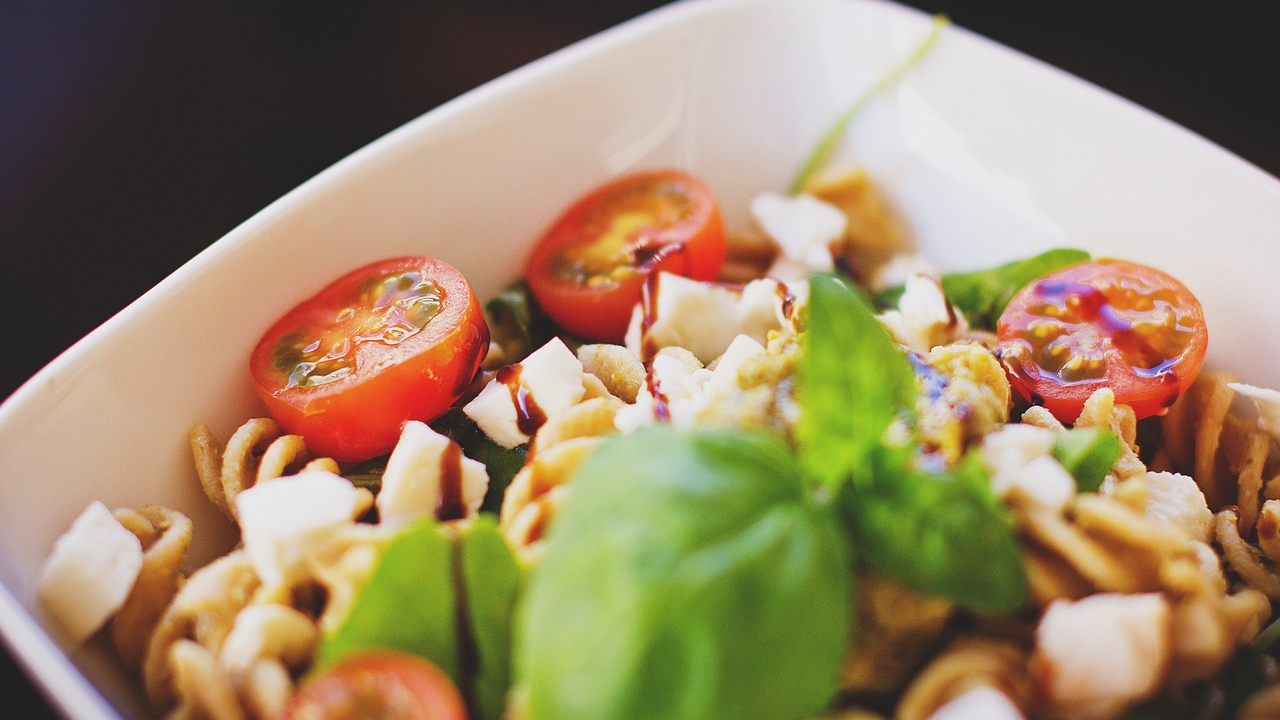 Kada stignu ljetne vrućine, lagane, osvježavajuće salate su idealan izbor za ručak