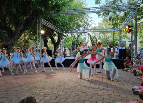 Mlade tribunjske balerine donose bajku na otvorenom u Tribunj, Vodice i Pirovac