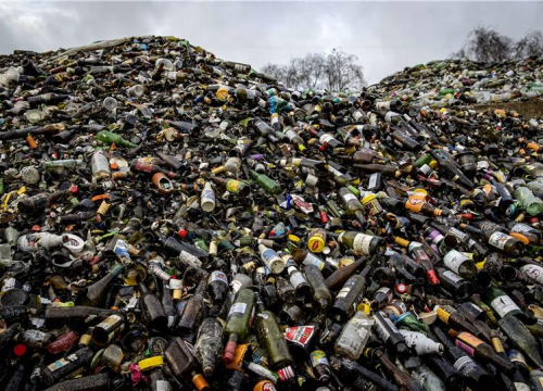 Pića u staklenim bocama sadrže više mikroplastike nego ona u plastičnima
