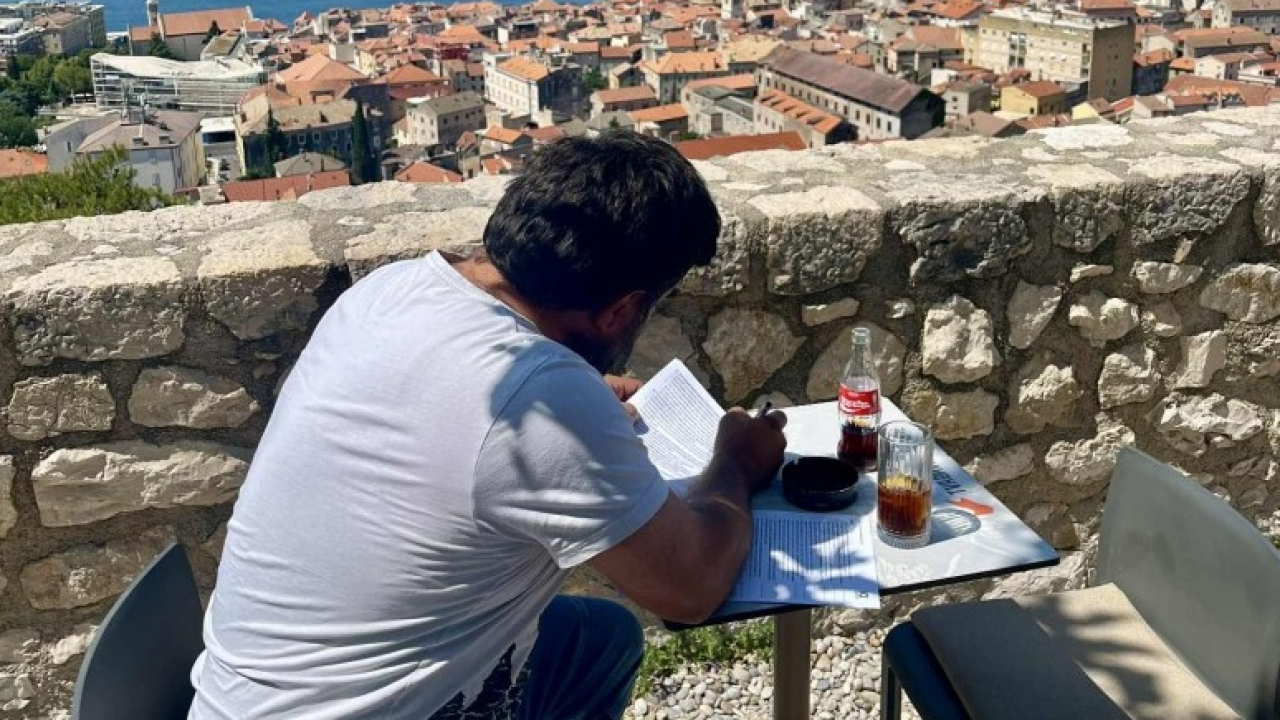 Prvi ljetni pub-kviz na travi Azimuta pripremio vam je kvizaš koji spada u 549 najboljih na svijetu