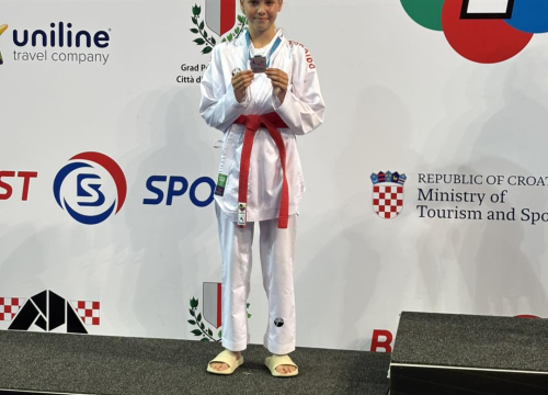 Fotografija 2 - FOTO Vodička karatašica Lili Klarin uzela srebro na Svjetskom kupu, nakon sudjelovanja u poznatom kampu