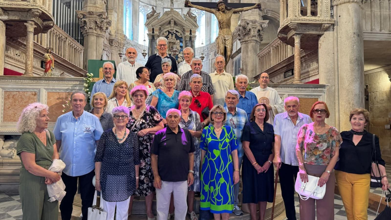 Šibenski gimnazijalci proslavili 60. obljetnicu mature u katedrali sv. Jakova