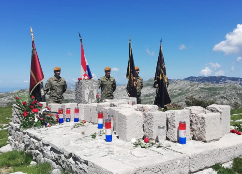 Na Dinari podignut spomenik u čast legendarne gardijske brigade