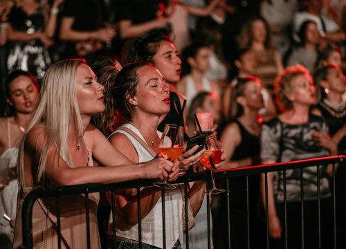 Fotografija 14 - Večer za pamćenje: Matija Cvek & The Funkensteins rasplesali publiku na Tvrđavi sv. Mihovila