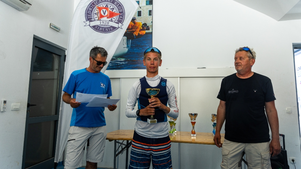 Jedriličar Maro Uroda iz vodičkog Tijata pobjednik šibenske festivalske regate