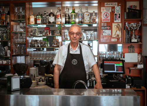 Neno je iza šanka preko 50 godina i ne pomišlja na umirovljenje: 'Mihovil me vratio u život, a ljudima smo pružili drugi tinel'