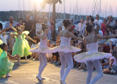 Fotografija 2 - Mlade tribunjske balerine pretvorile Pirovac u vilinsku pozornicu