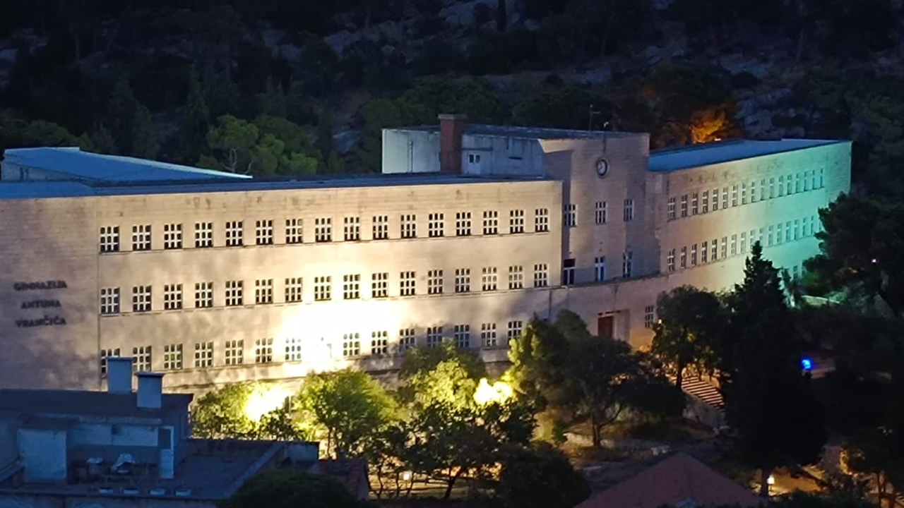 Šibenski gimnazijalci ratne generacije slave 30. godišnjicu mature