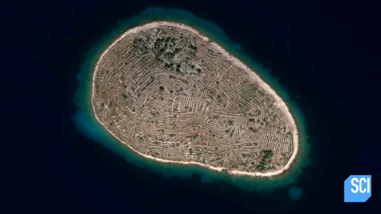 Baljenac – Otok šibenskog arhipelaga koji izgleda kao otisak prsta čuva tajnu dalmatinske baštine