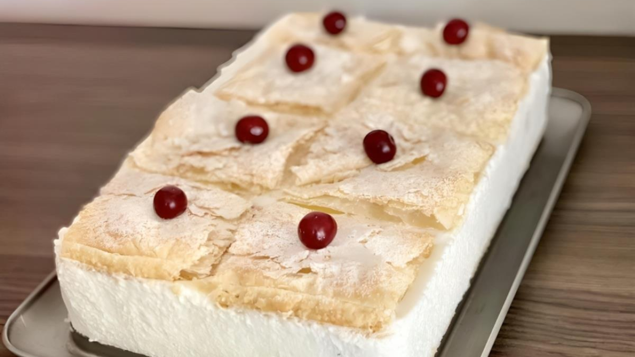 Za kremaste jogurt kremšnite potrebno je svega par sastojaka