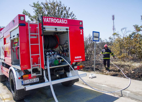 Jučer navečer planulo na području Žitnića, večeras su u akciji bili kninski vatrogasci