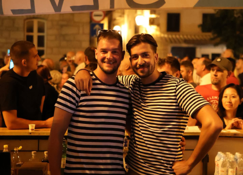 Fotografija 8 - Vodička riva sinoć postala plesni podij uz Dražena Zečića: More domaćih i stranih gostiju pjevalo u glas