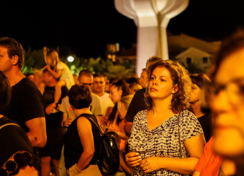 Fotografija 3 - Vodička riva sinoć postala plesni podij uz Dražena Zečića: More domaćih i stranih gostiju pjevalo u glas