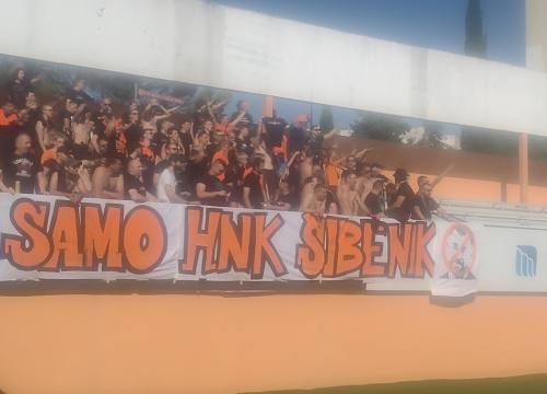 Fotografija 5 - FOTO Funcuti podržali svoje ljubimce u narančastom na startu priprema: Klupski grb uskoro opet plavi