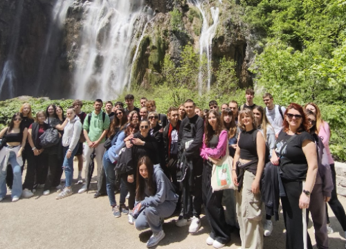 U Srednjoj školi Lovre Montija niz se godina provode projekti koji potiču razvoj potencijalno darovitih učenika