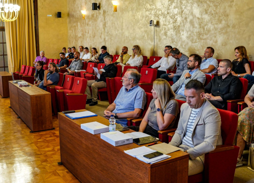 Održana 2. sjednica šibenskog Gradskog vijeća, s dnevnog reda povučen prijedlog odluke o prodaji terena u PZ Podi