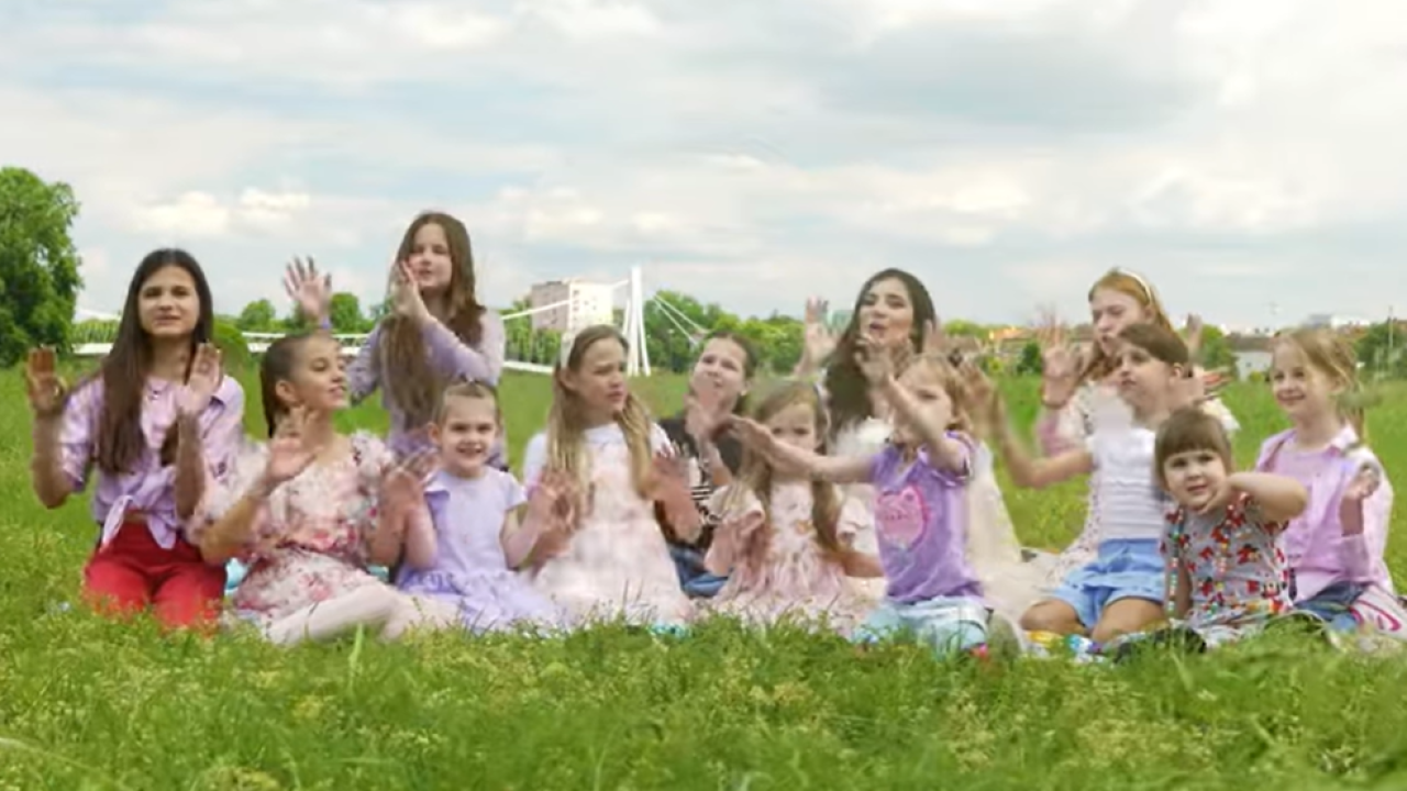 Šibenčanka Andrea Paić predstavila autorsku pjesmu za djecu i roditelje: 'Zamišljena je kao himna roditeljstva'