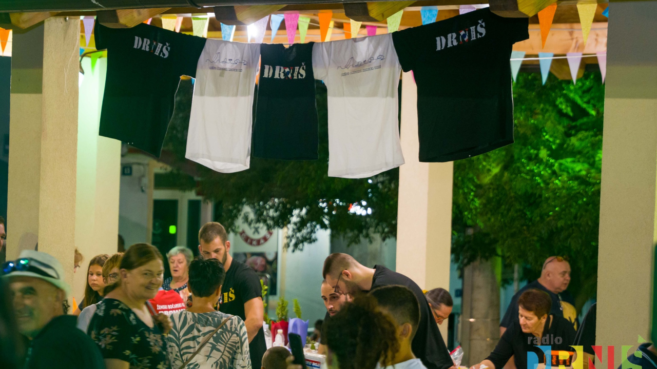 Drniška 'Radio Pijaca' se bliži, a Grad objavio javni poziv za zakup montažnih kućica