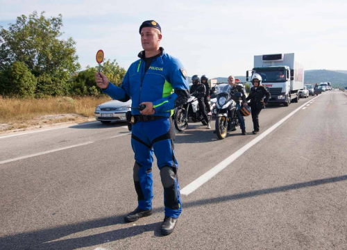 HAK: Otežan promet zbog nesreća, prekid katamaranskih linija