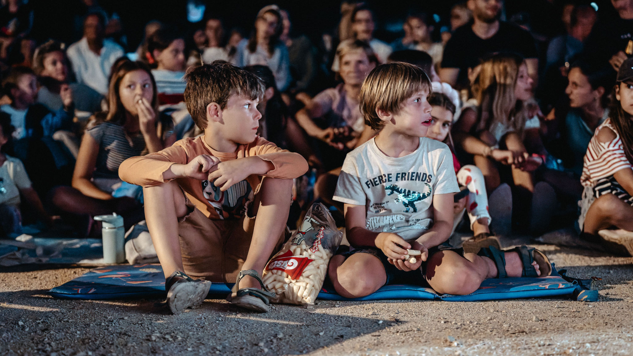Otočna premijera 'Bumbarovog ljeta': Film sniman na Zlarinu oduševio publiku na plaži Vila