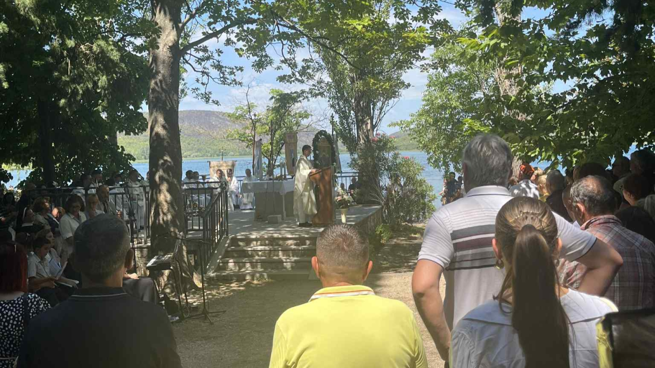 Misa i molitva u srcu Krke: Proslava Gospe od Anđela na Visovcu okupila brojne vjernike