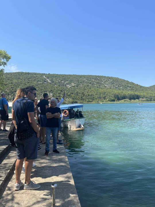 Misa i molitva u srcu Krke: Proslava Gospe od Anđela na Visovcu okupila brojne vjernike