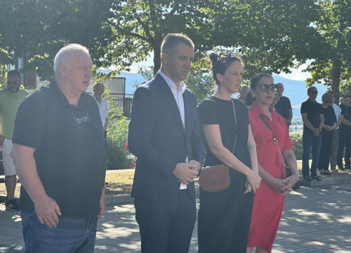 Fotografija 4 - U Drnišu položeni vijenci i zapaljene svijeće