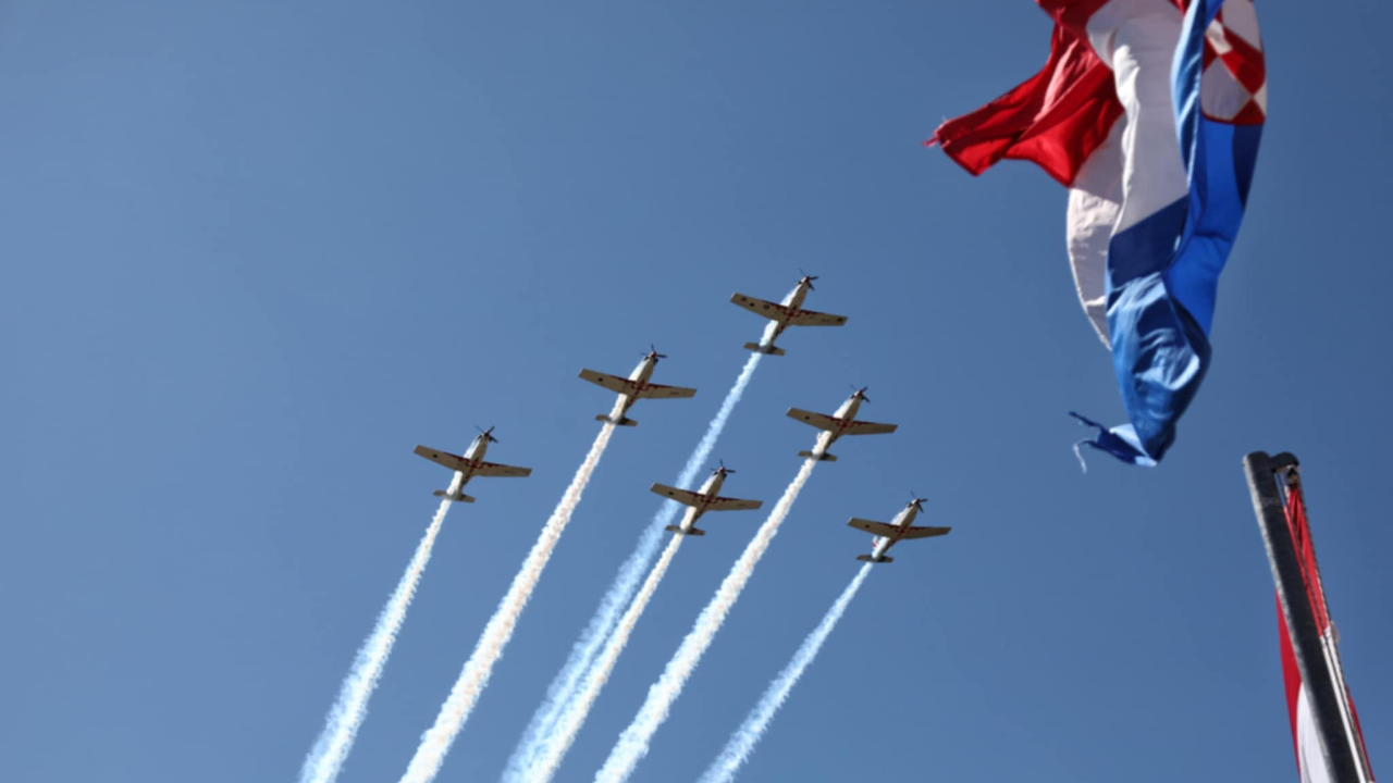 Impresivna 'Krila Oluje' i prelet Rafalea iznad Kninske tvrđave oduševili okupljene