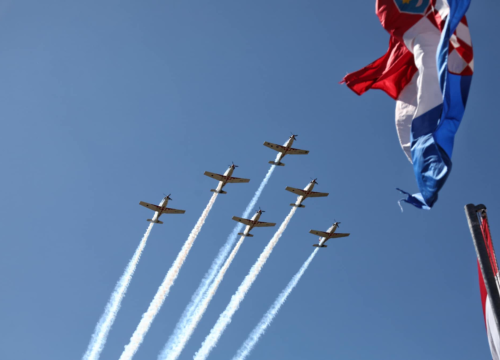 Impresivna 'Krila Oluje' i prelet Rafalea iznad Kninske tvrđave oduševili okupljene