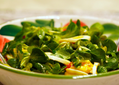 Nutricionisti ukazali na problem jednog sastojka u salatama: 'Ubija sve hranjivo'