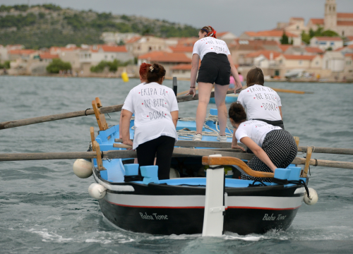 Fotografija 3 - Održana ženska veslačka regata u Betini: Pogledajte koje su ekipe bile najbolje