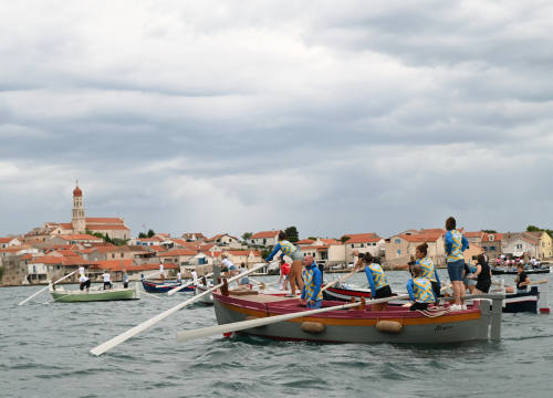 Fotografija 11 - Održana ženska veslačka regata u Betini: Pogledajte koje su ekipe bile najbolje
