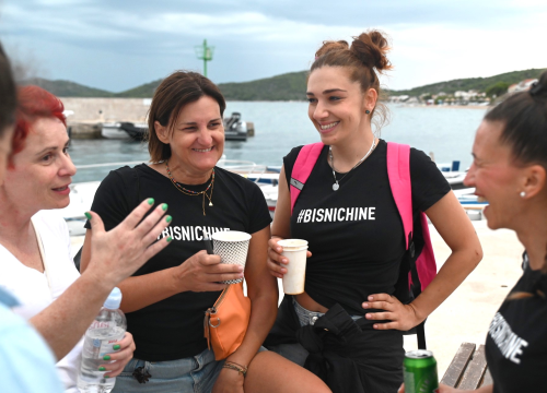 Fotografija 38 - Održana ženska veslačka regata u Betini: Pogledajte koje su ekipe bile najbolje