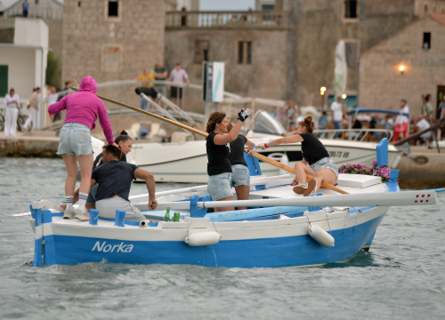 Fotografija 40 - Održana ženska veslačka regata u Betini: Pogledajte koje su ekipe bile najbolje